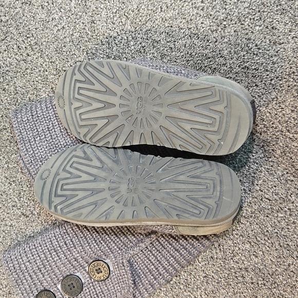 Ugg Australia Women 5819 Cardi Sweater Button boots shoes sz 6 - Picture 7 of 9